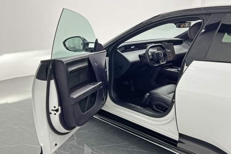 Used Avatr 06 2025 Ultra Pure Electric Edition Interior 5