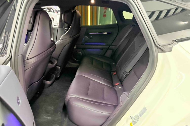 Used Avatr 06 2025 Ultra Pure Electric Edition Interior 5