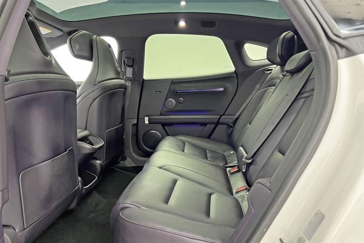 Used Avatr 06 2025 Ultra Pure Electric Edition Interior 6