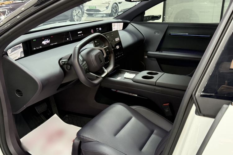 Used Avatr 06 2025 Ultra Pure Electric Edition Interior 7