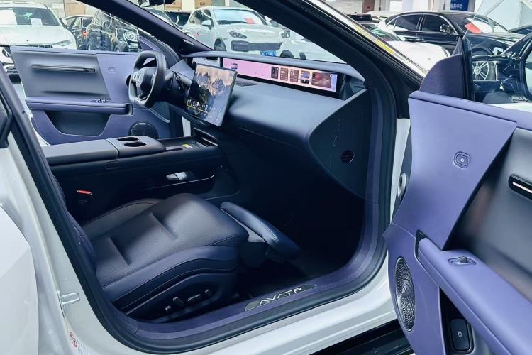 Used Avatr 06 2025 Ultra Pure Electric Edition Interior 8