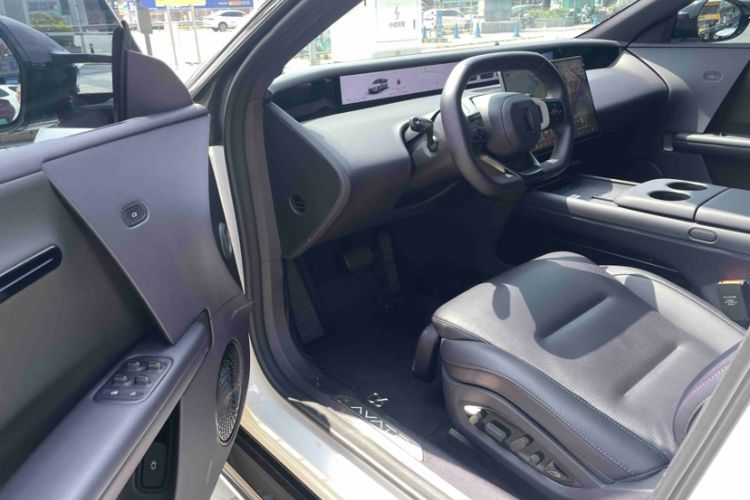 Used Avatr 06 2025 Ultra Pure Electric Edition Interior 9