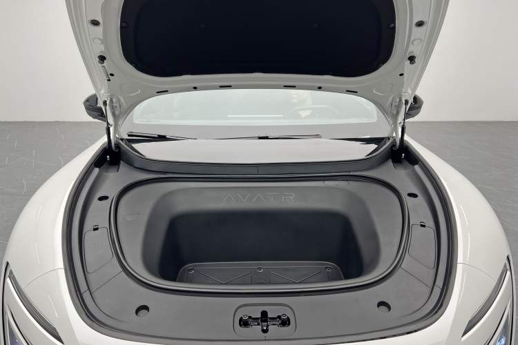 Used Avatr 06 2025 Ultra Pure Electric Edition Interior 9