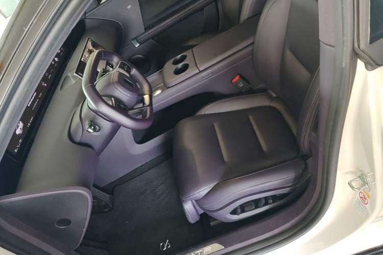 Used Avatr 06 2025 Ultra Pure Electric Edition Left Front Seat