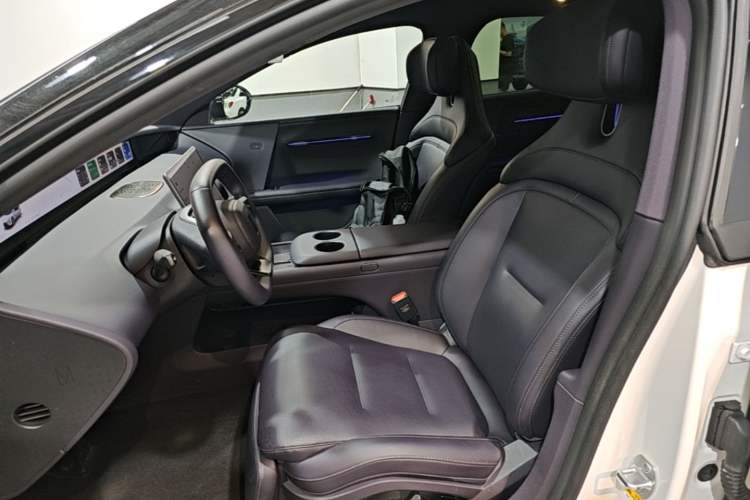 Used Avatr 06 2025 Ultra Pure Electric Edition Left Front Seat