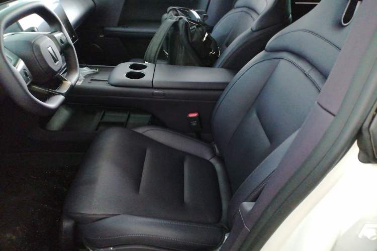 Used Avatr 06 2025 Max Extended-Range Edition Left Front Seat