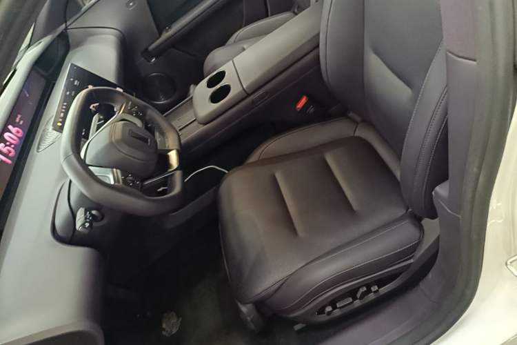 Used Avatr 06 2025 Ultra Pure Electric Edition Left Front Seat
