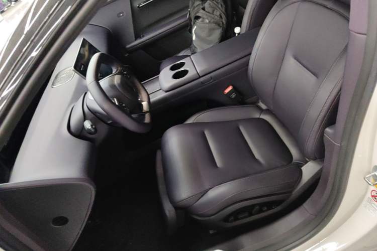 Used Avatr 06 2025 Ultra Pure Electric Edition Left Front Seat