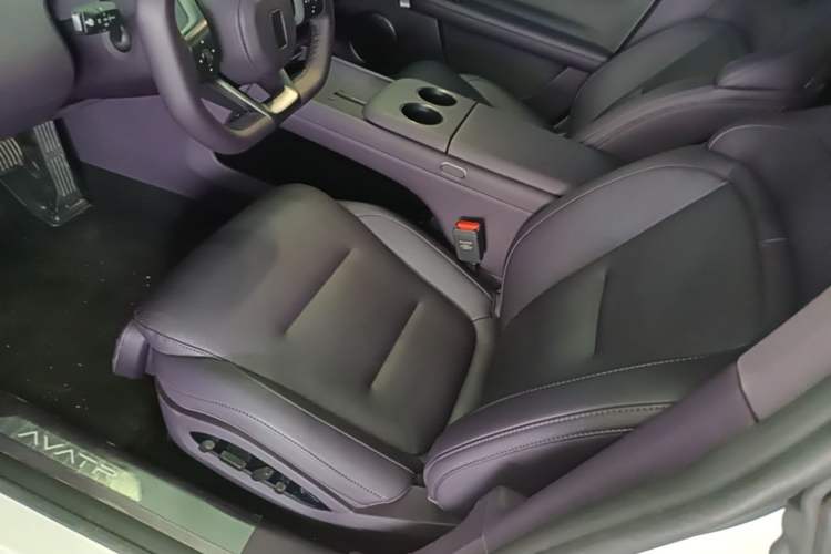 Used Avatr 06 2025 Ultra Pure Electric Edition Left Front Seat