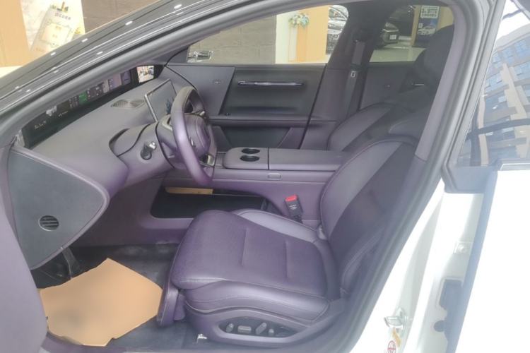 Used Avatr 06 2025 Ultra Pure Electric Edition Left Front Seat