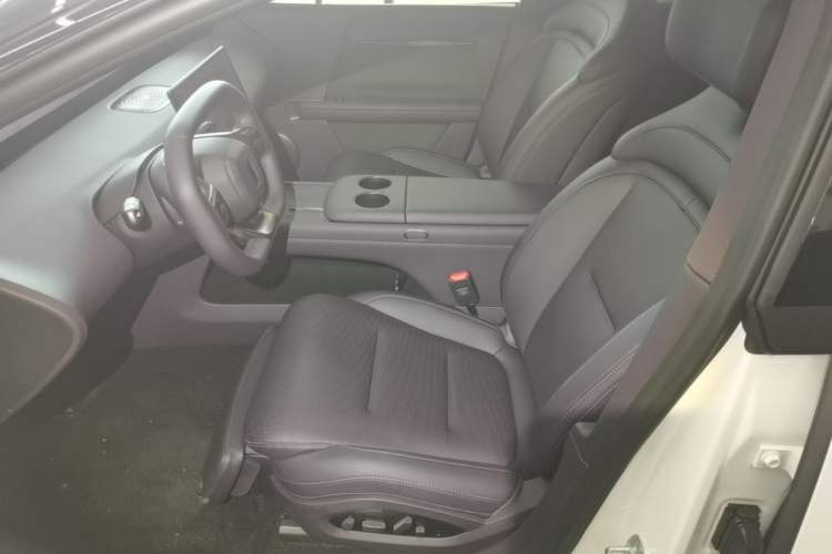 Used Avatr 06 2025 Max Extended-Range Edition Left Front Seat