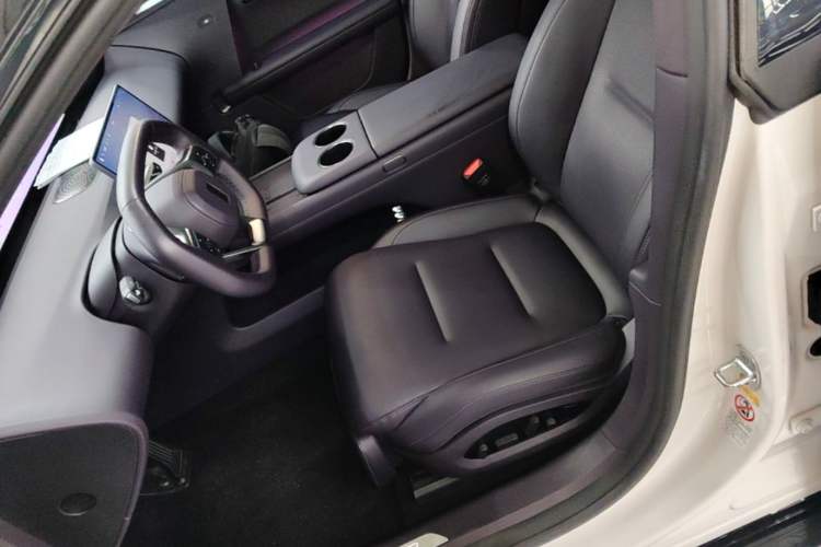 Used Avatr 06 2025 Ultra Pure Electric Edition Left Front Seat