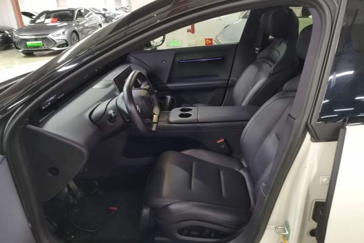 Used Avatr 06 2025 Ultra Pure Electric Edition Left Front Seat