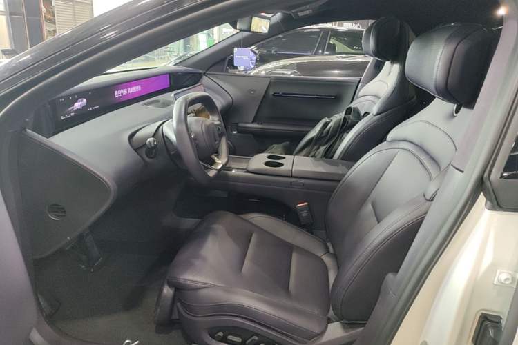 Used Avatr 06 2025 Ultra Pure Electric Edition Left Front Seat
