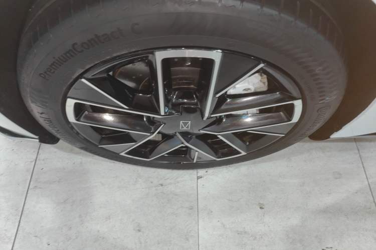 Used Avatr 06 2025 Ultra Pure Electric Edition Left Front Wheel Hub