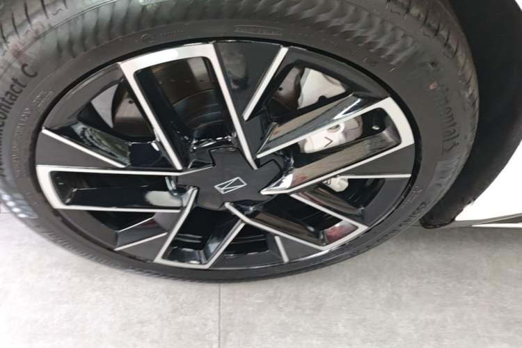 Used Avatr 06 2025 Ultra Pure Electric Edition Left Front Wheel Hub
