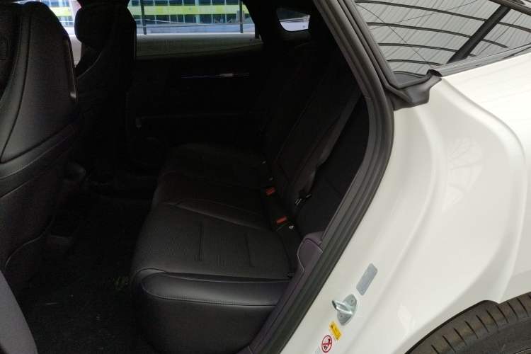 Used Avatr 06 2025 Ultra Pure Electric Edition Left Rear Seat