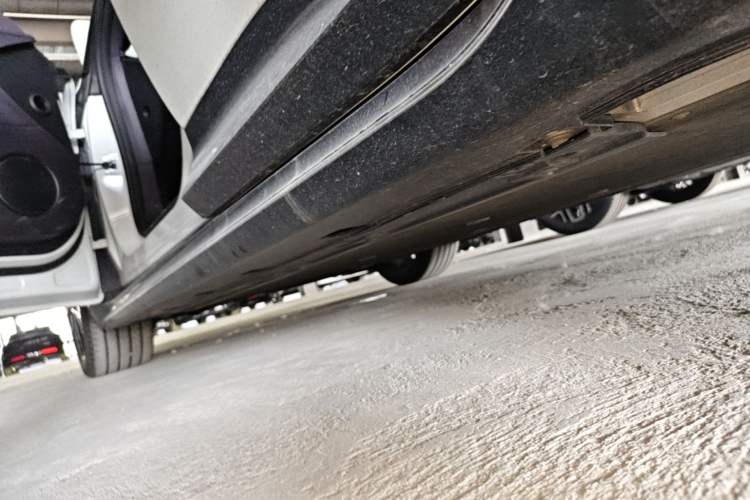 Used Avatr 06 2025 Ultra Pure Electric Edition Left Side Sill