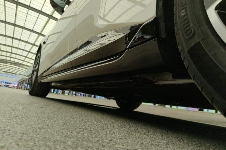 Used Avatr 06 2025 Ultra Pure Electric Edition Left Side Sill