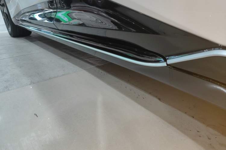 Used Avatr 06 2025 Ultra Pure Electric Edition Left Side Sill