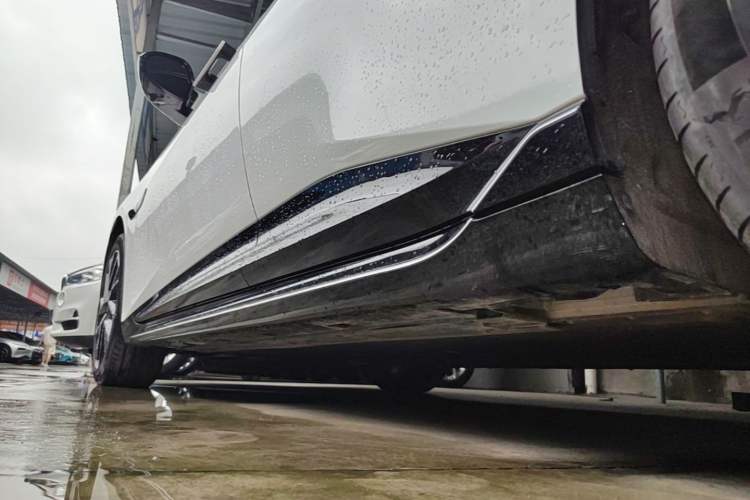 Used Avatr 06 2025 Ultra Pure Electric Edition Left Side Sill