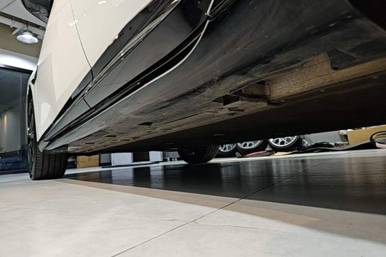Used Avatr 06 2025 Ultra Pure Electric Edition Left Side Sill