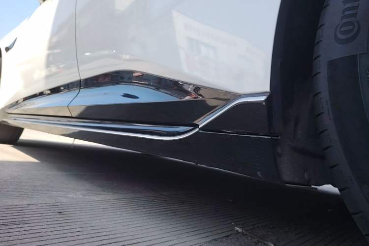 Used Avatr 06 2025 Ultra Pure Electric Edition Left Side Sill