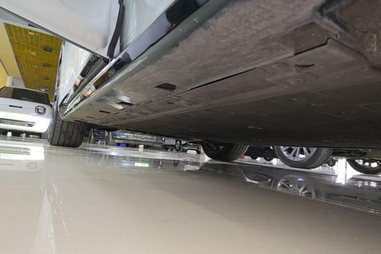Used Avatr 06 2025 Ultra Pure Electric Edition Left Side Sill
