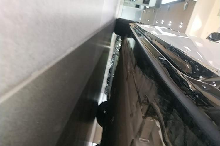 Used Avatr 06 2025 Ultra Pure Electric Edition Left Side Sill