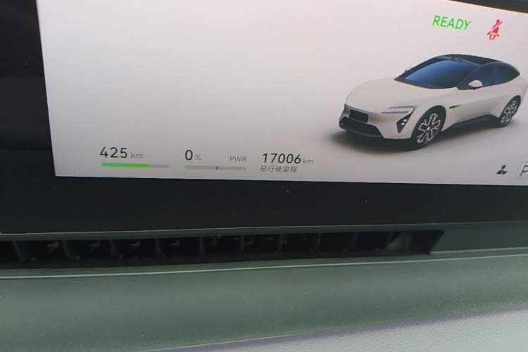 Used Avatr 06 2025 Ultra Pure Electric Edition Odometer Close Up