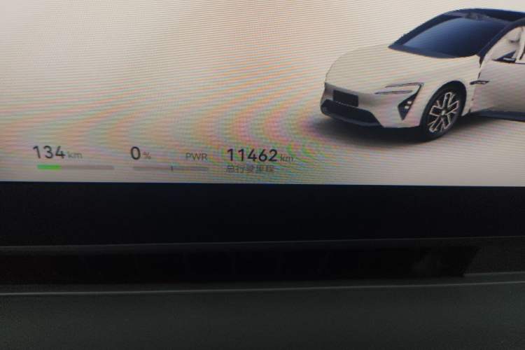 Used Avatr 06 2025 Ultra Pure Electric Edition Odometer Close Up