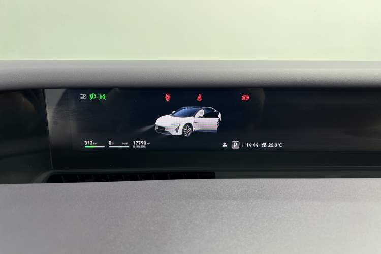 Used Avatr 06 2025 Ultra Pure Electric Edition Odometer Close Up