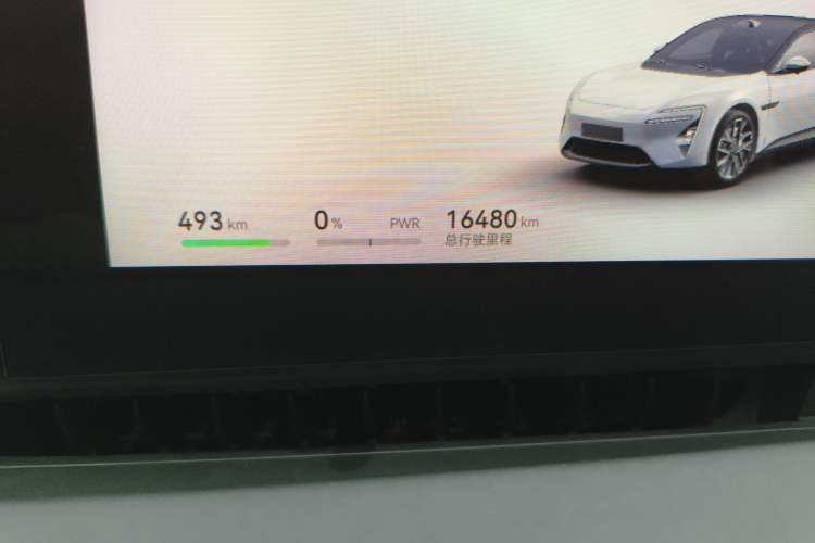 Used Avatr 06 2025 Ultra Pure Electric Edition Odometer Close Up
