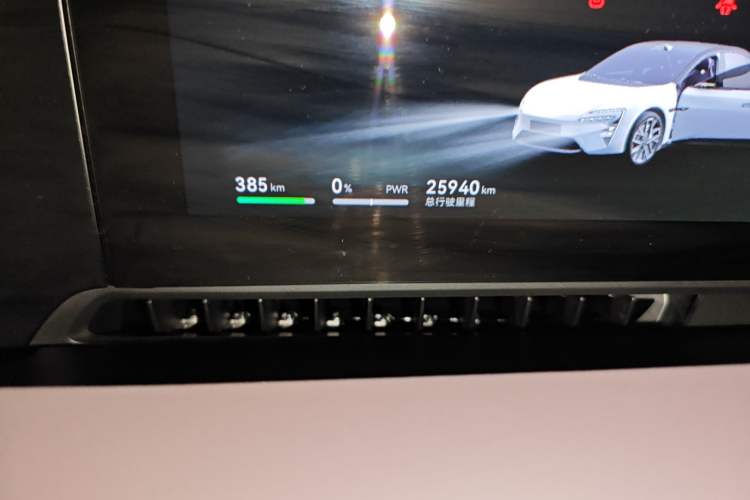 Used Avatr 06 2025 Ultra Pure Electric Edition Odometer Close Up