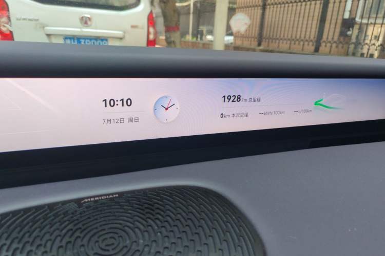 Used Avatr 06 2025 Pro Range-Extended Edition Odometer Close Up