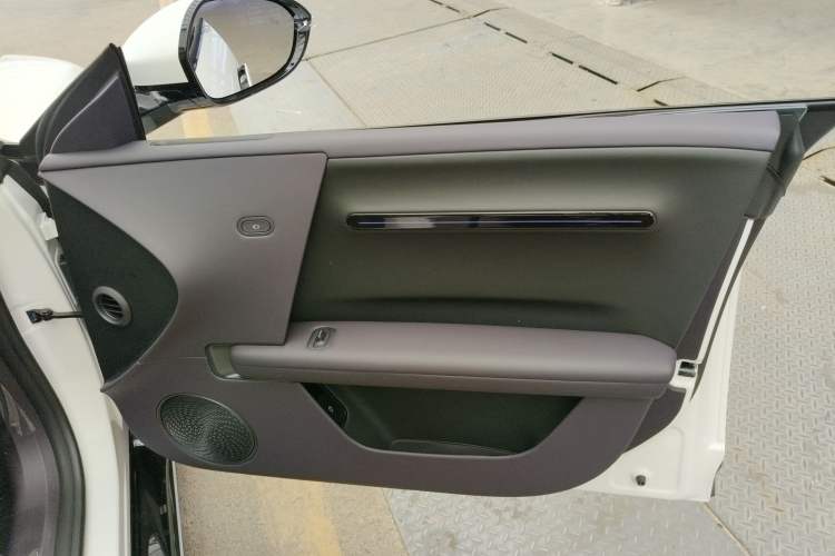Used Avatr 06 2025 Ultra Pure Electric Edition Right Front Door Interior