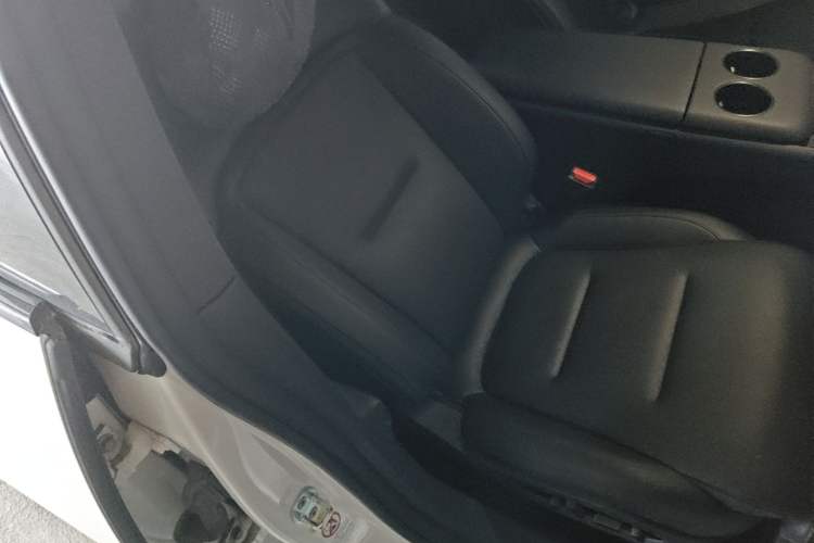Used Avatr 06 2025 Ultra Pure Electric Edition Right Front Seat