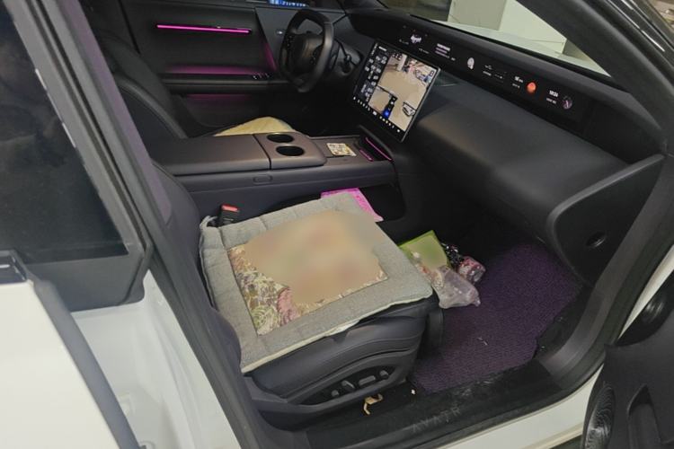 Used Avatr 06 2025 Ultra Pure Electric Edition Right Front Seat