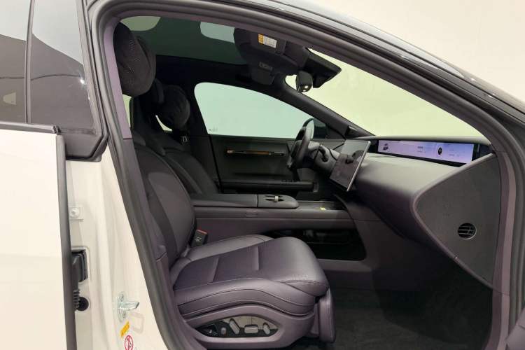 Used Avatr 06 2025 Ultra Pure Electric Edition Right Front Seat