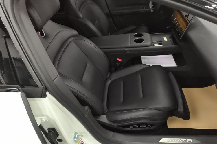 Used Avatr 06 2025 Ultra Pure Electric Edition Right Front Seat