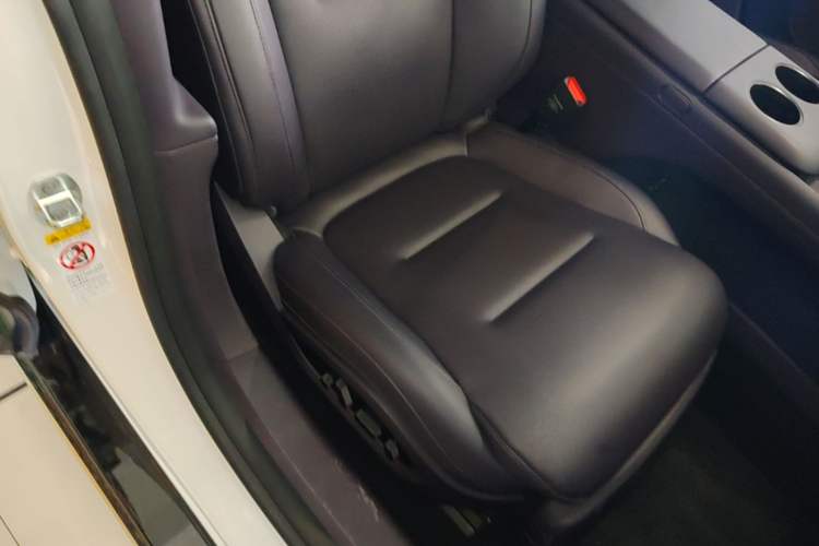 Used Avatr 06 2025 Ultra Pure Electric Edition Right Front Seat