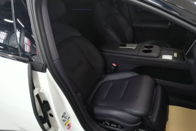 Used Avatr 06 2025 Ultra Pure Electric Edition Right Front Seat