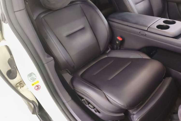 Used Avatr 06 2025 Ultra Pure Electric Edition Right Front Seat