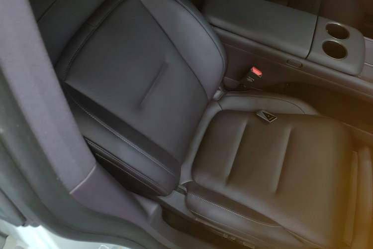 Used Avatr 06 2025 Ultra Pure Electric Edition Right Front Seat
