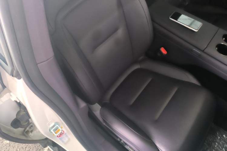 Used Avatr 06 2025 Ultra Pure Electric Edition Right Front Seat