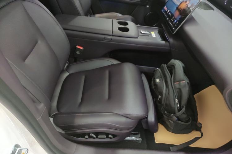 Used Avatr 06 2025 Ultra Pure Electric Edition Right Front Seat