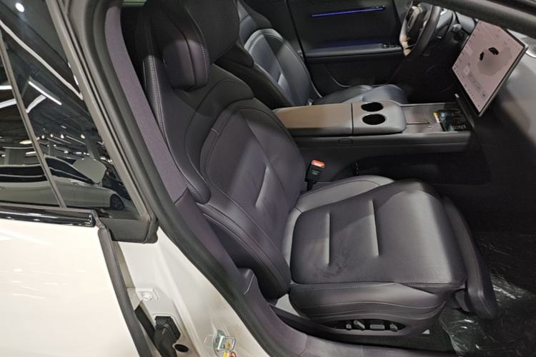 Used Avatr 06 2025 Ultra Pure Electric Edition Right Front Seat
