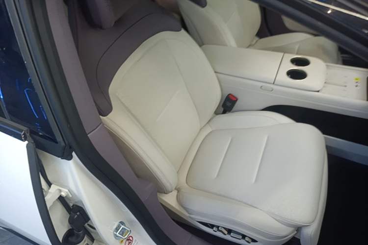 Used Avatr 06 2025 Max All-Electric Version Right Front Seat