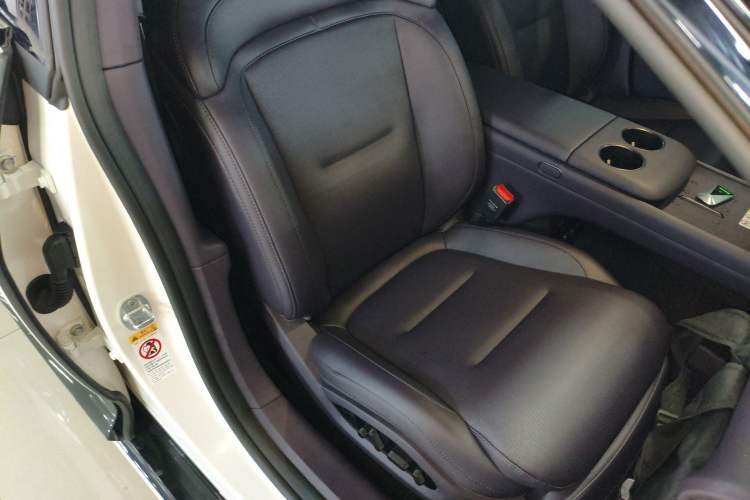 Used Avatr 06 2025 Ultra Pure Electric Edition Right Front Seat