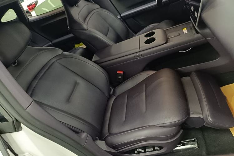 Used Avatr 06 2025 Ultra Pure Electric Edition Right Front Seat
